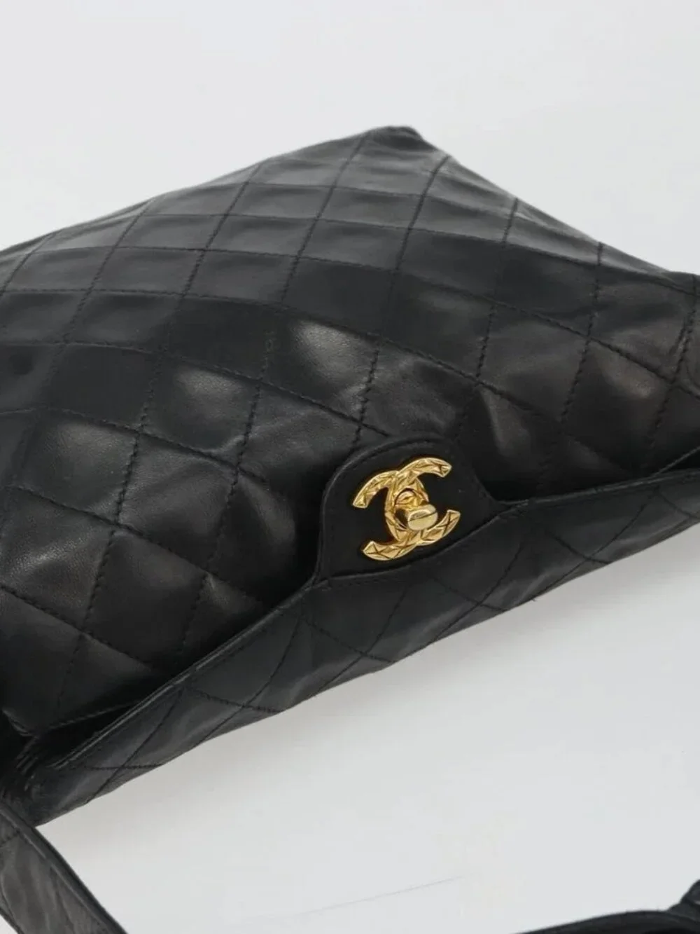 CHANEL Matelasse Chain Shoulder Bag Leather Black Gold CC Auth 188720